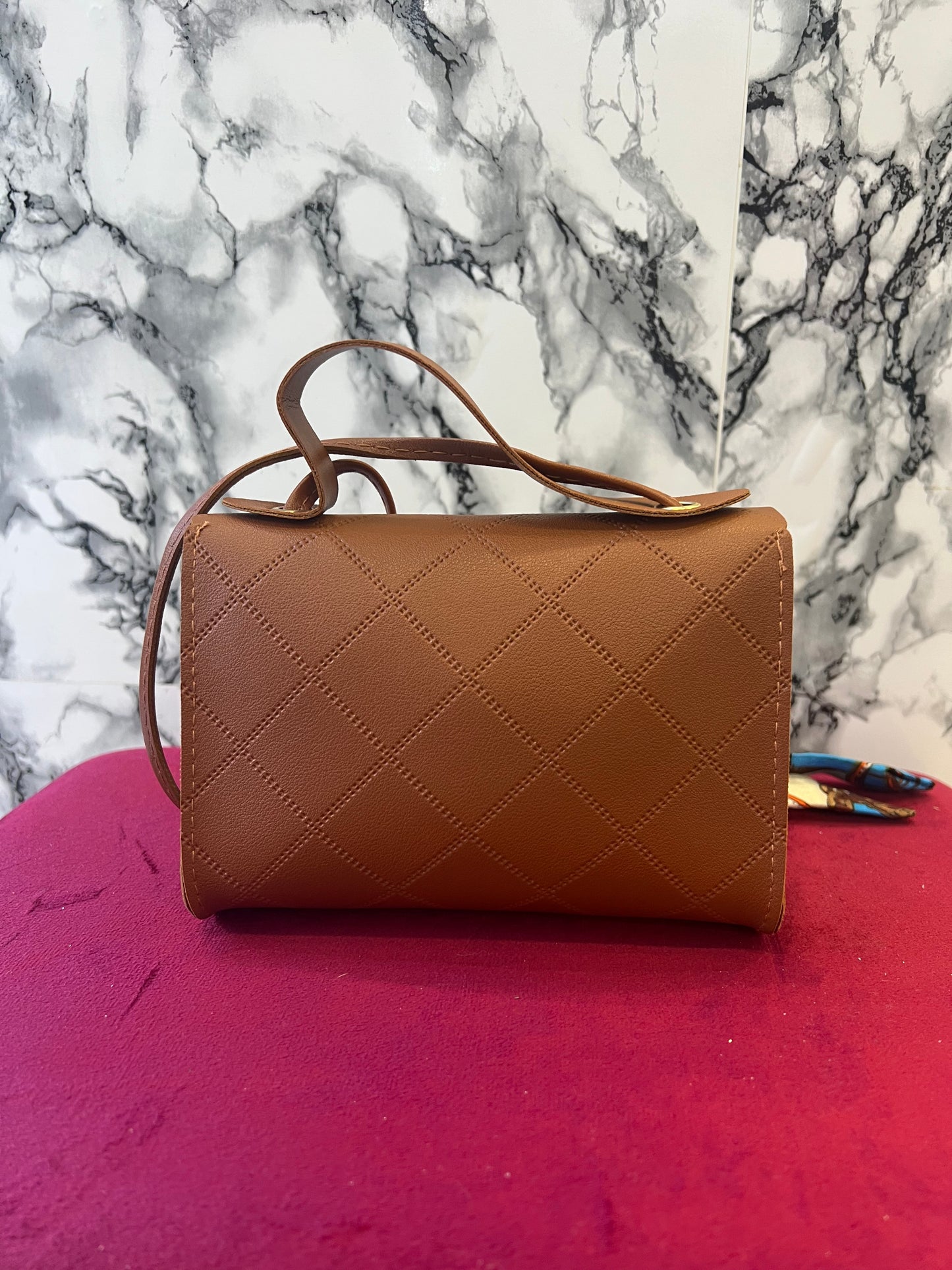 Borsa a mano e foulard